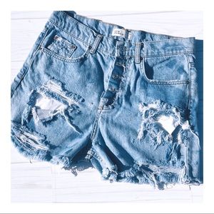 Zara High waist button distressed jean shorts 28’w
